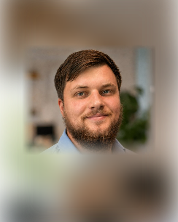 Portrait of Ion Guzun, senior .NET/React.js Fullstack developer